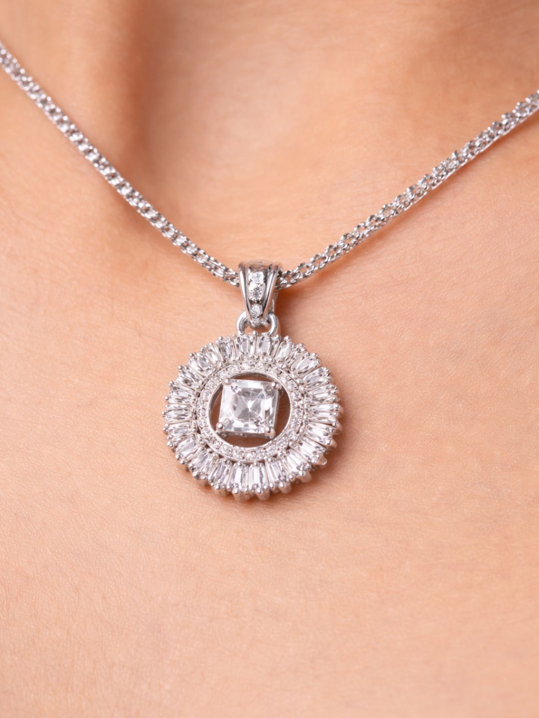 Alankrita Diamond earing & pendant stud