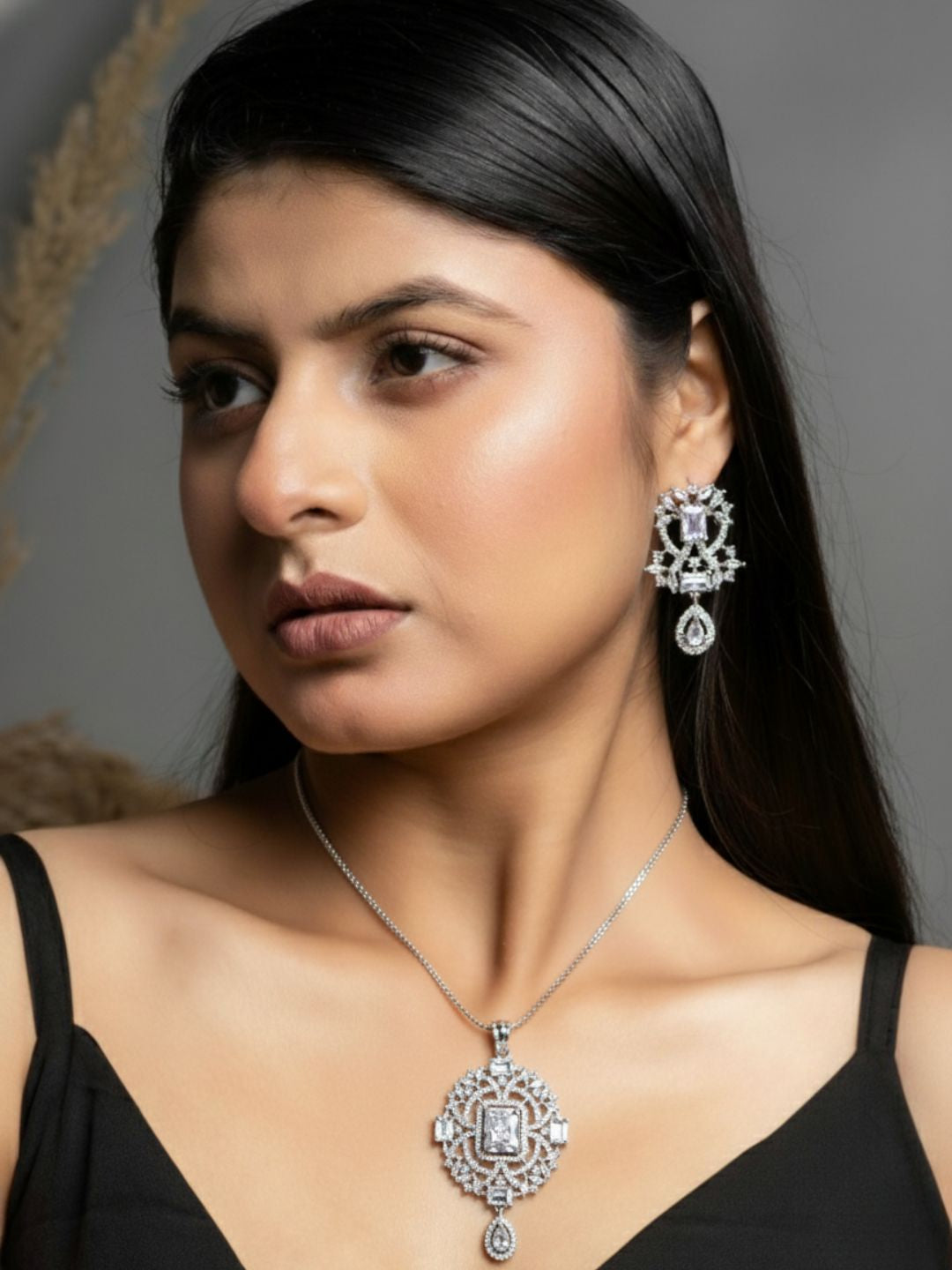 Savana Diamond Earing & Pendant Set