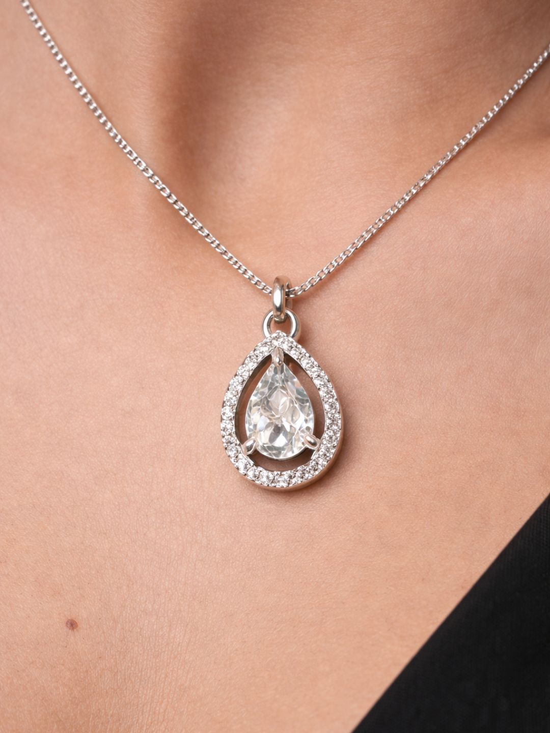 Alankrita Diamond earing & pendant stud