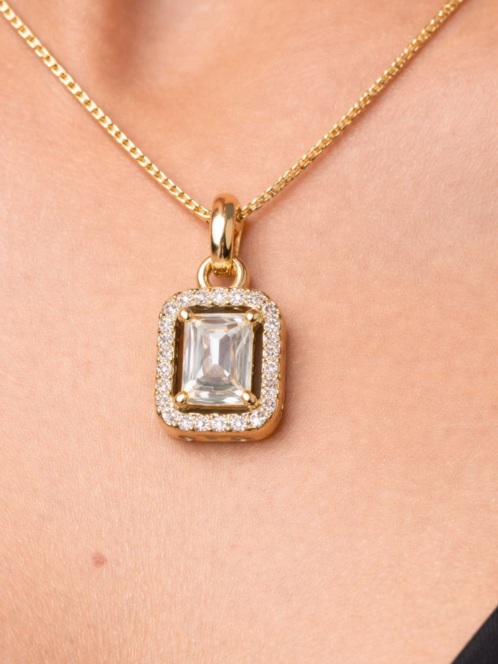 Alankrita Diamond earing & pendant stud