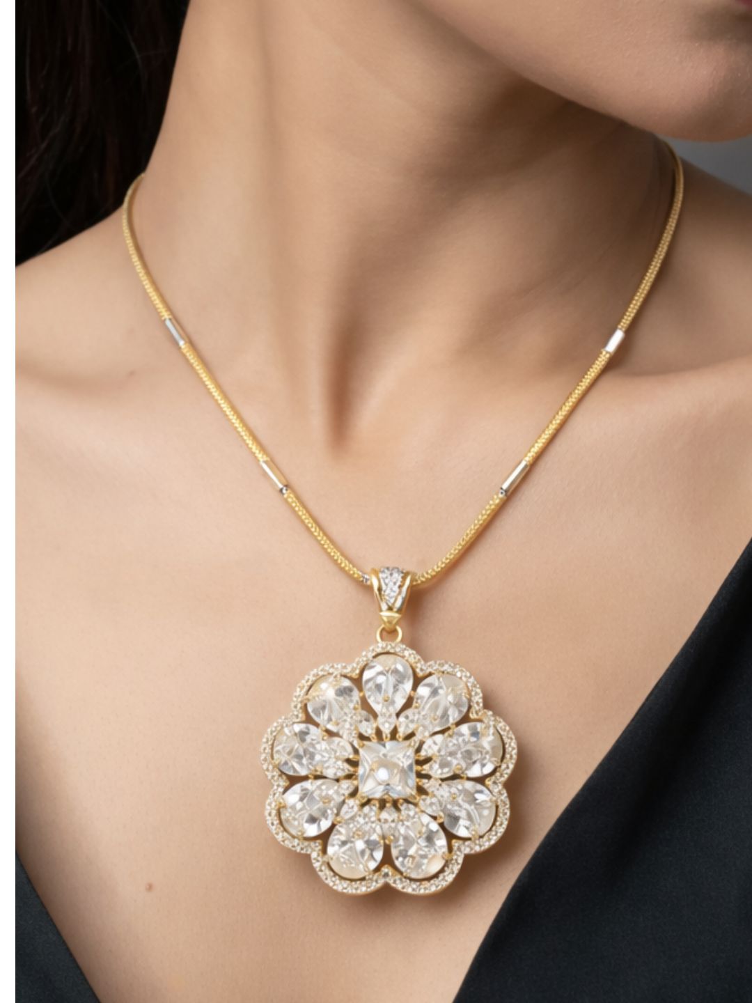 Nayra diamond pendant with earings set