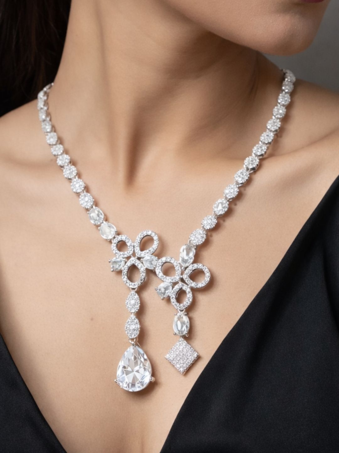 Nayra diamond necklace with earings set