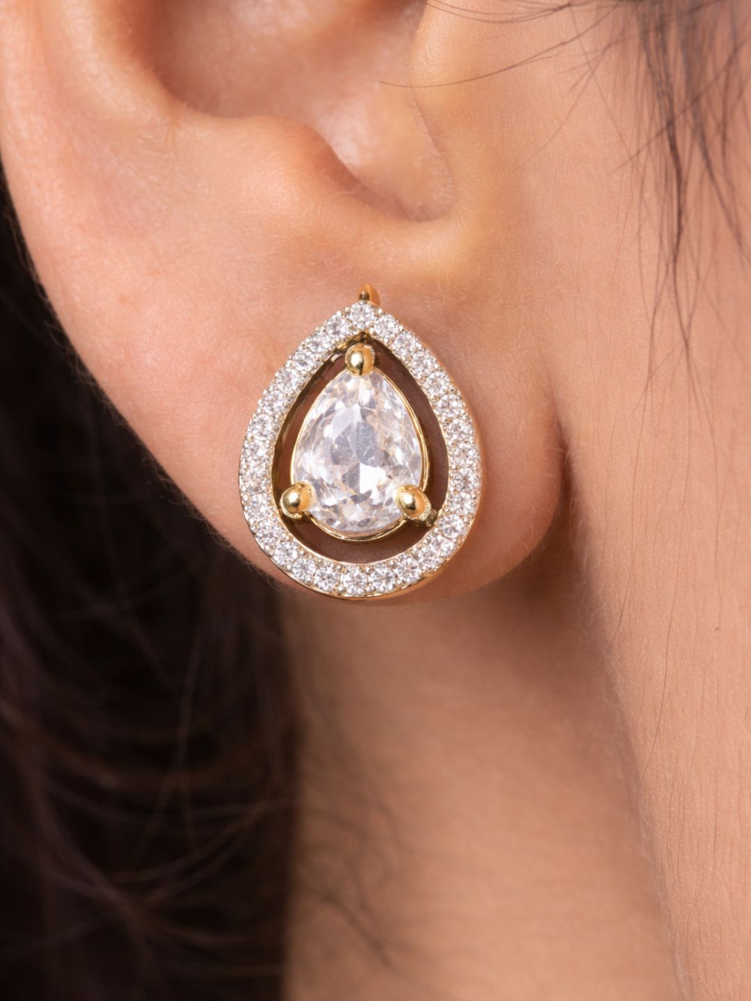 Alankrita Diamond earing & pendant stud