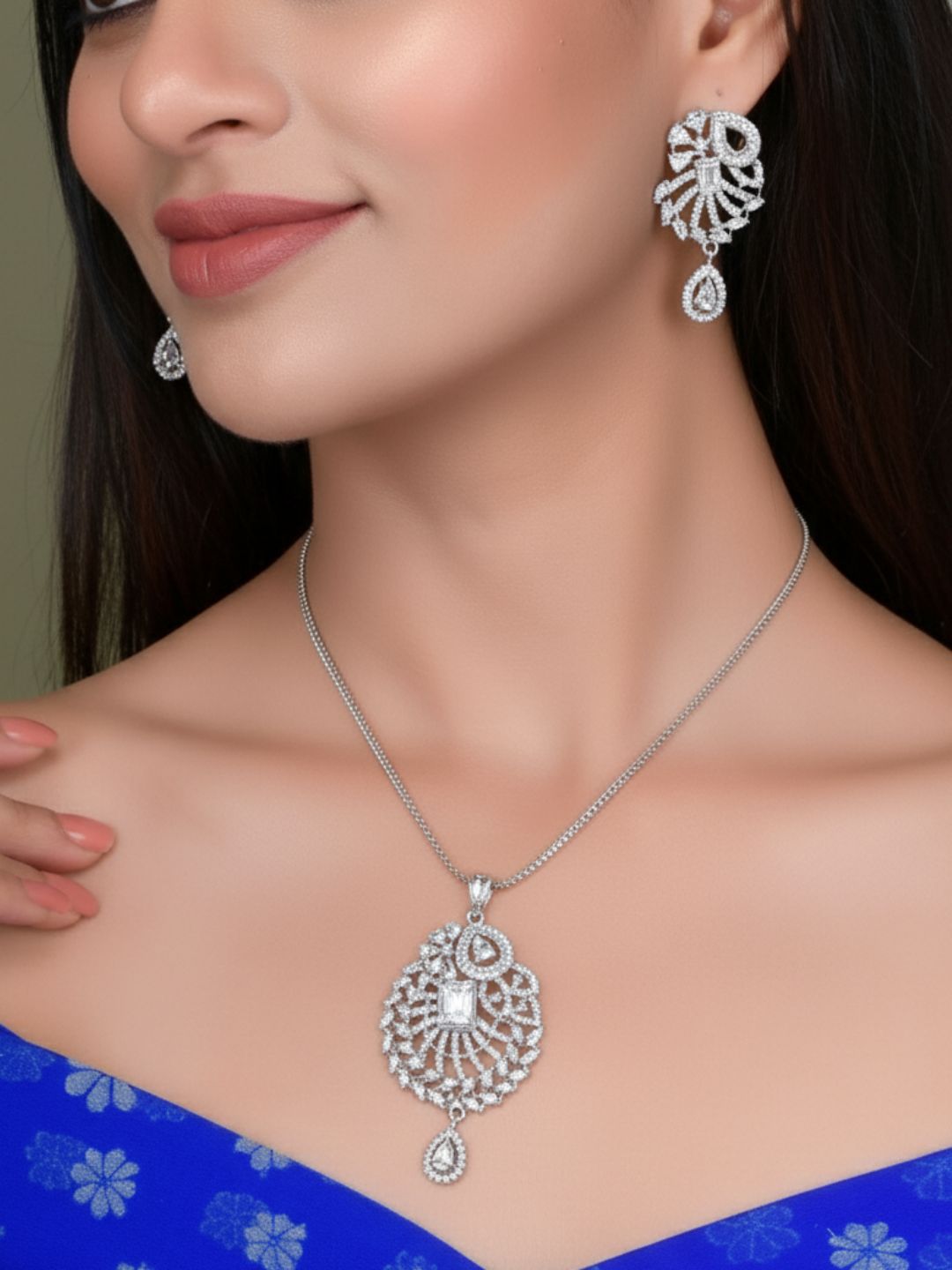 Savana Diamond Earing & Pendant Set