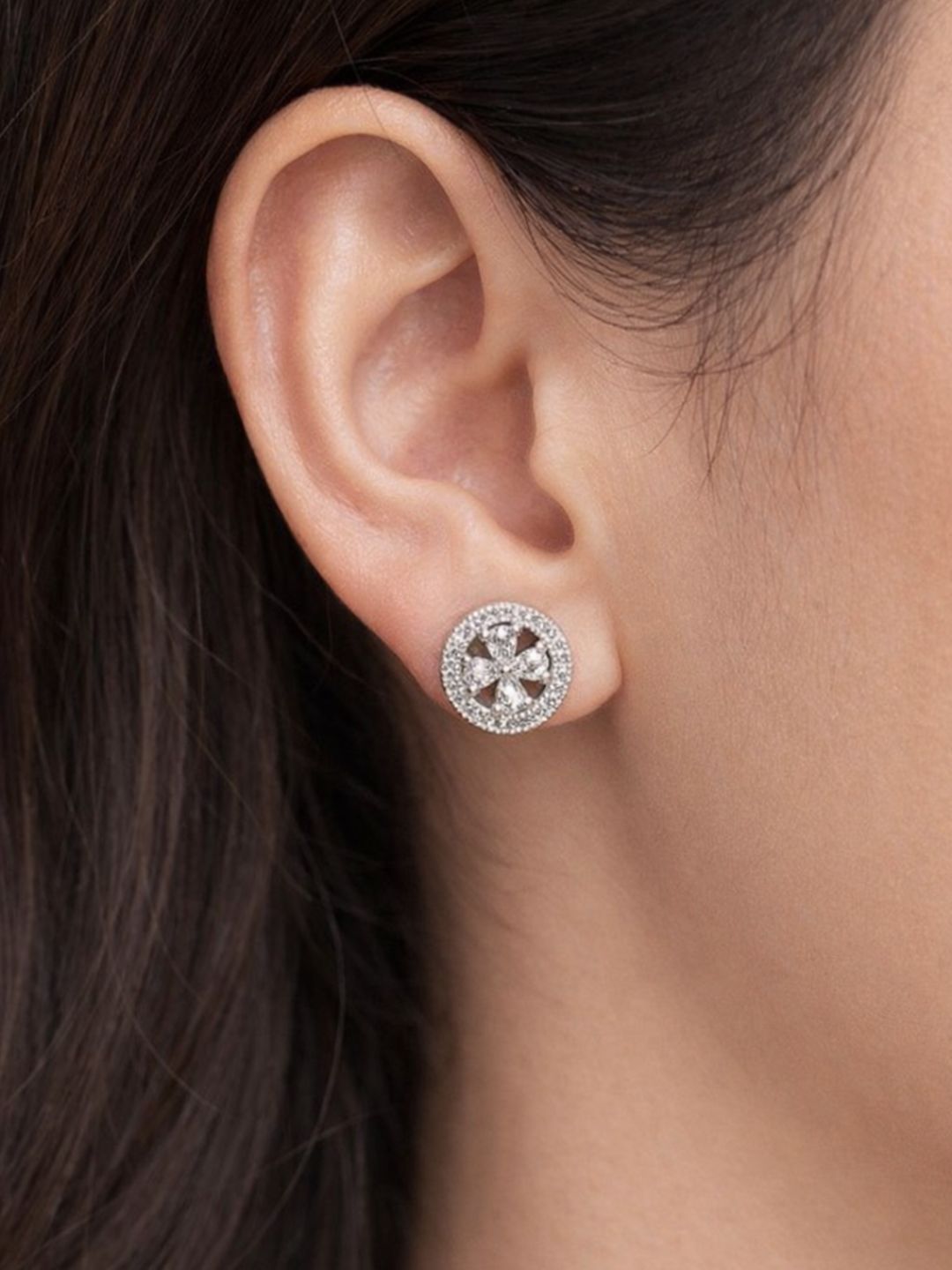 Alankrita Diamond earing & pendant stud