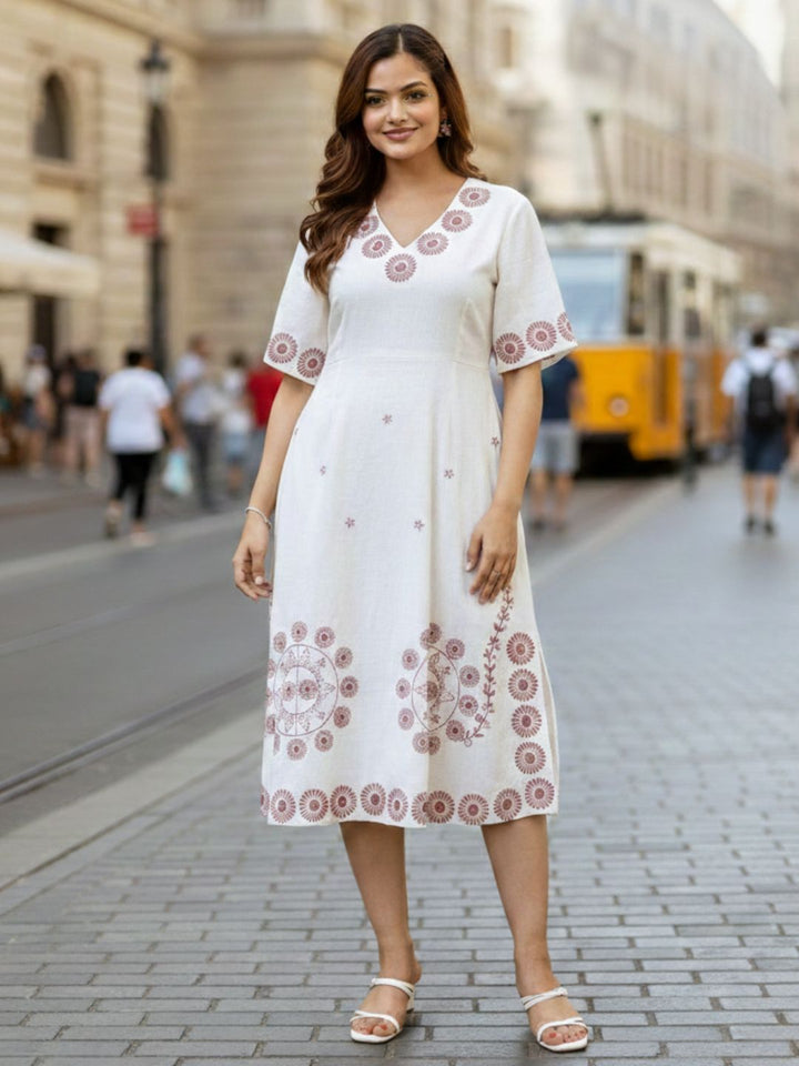 Viva daisy Embroidered Dress