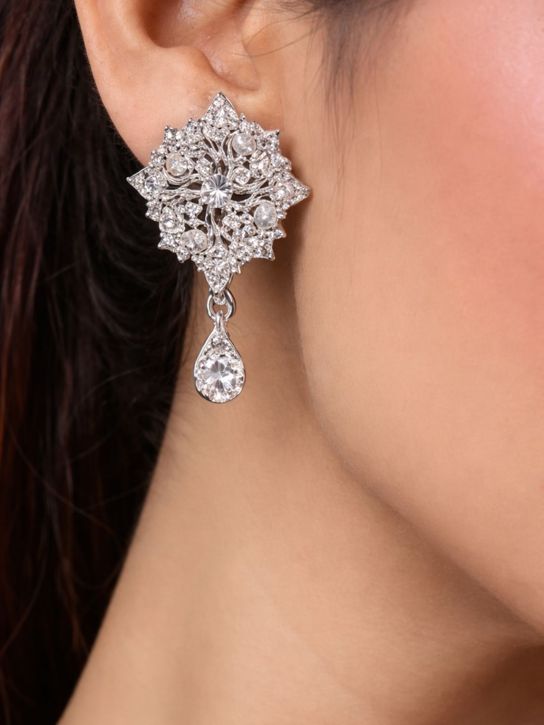 Nayra diamond pendant with earings set