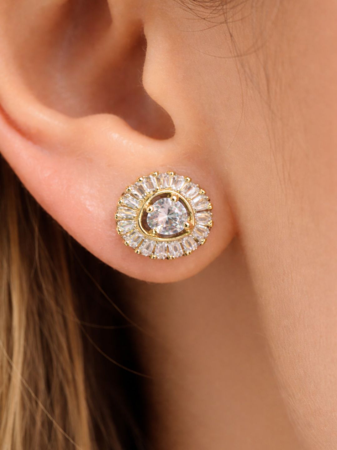 Alankrita Diamond earing & pendant stud