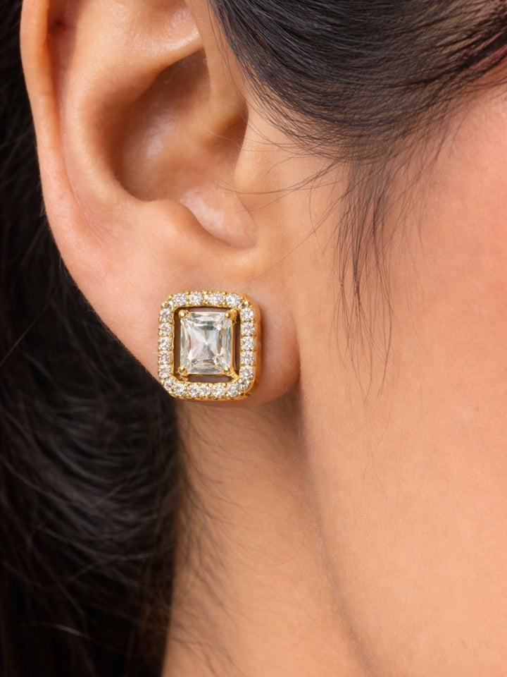 Alankrita Diamond earing & pendant stud