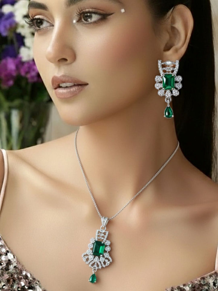 Savana Diamond Earing & Pendant Set
