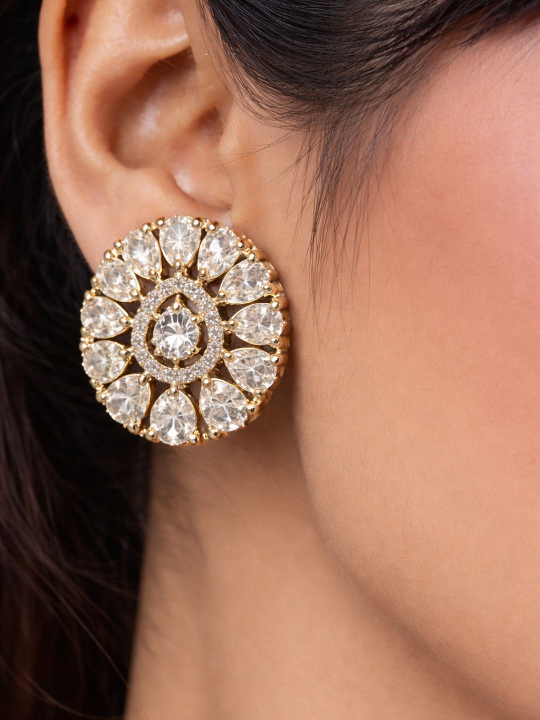 Nayra diamond pendant with earings set