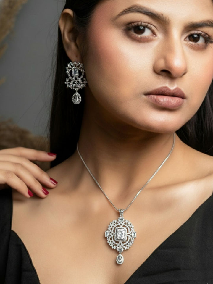 Savana Diamond Earing & Pendant Set