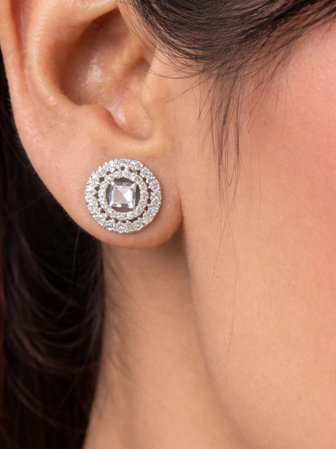 Alankrita Diamond earing & pendant stud