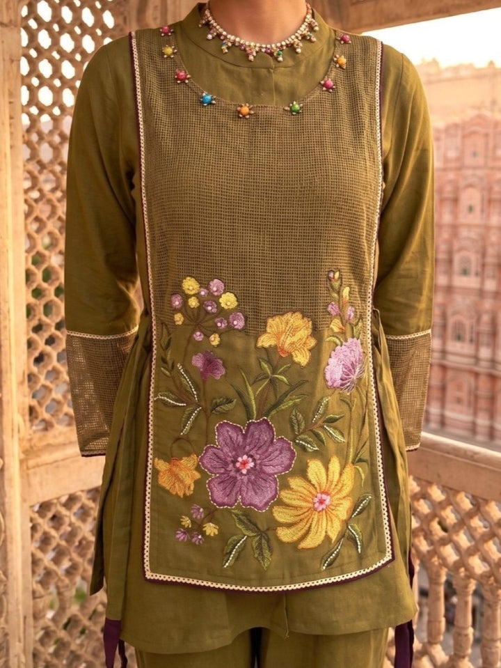 Gaur Mantis Embroidery Cotton Co-ord Set