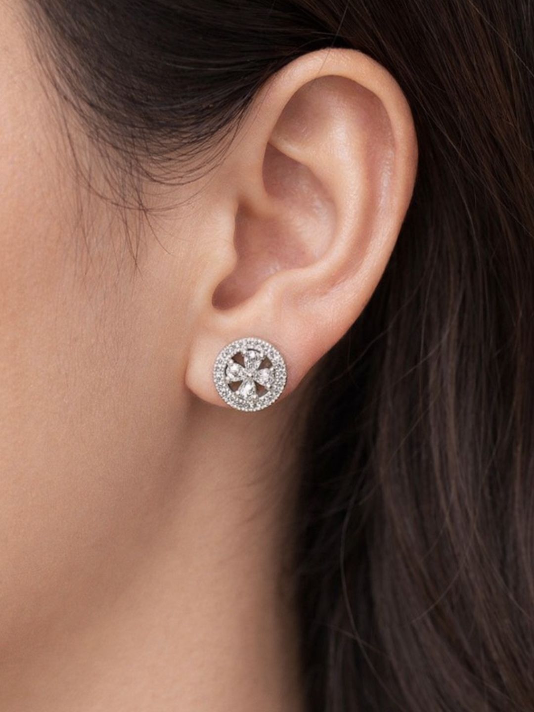 Alankrita Diamond earing & pendant stud