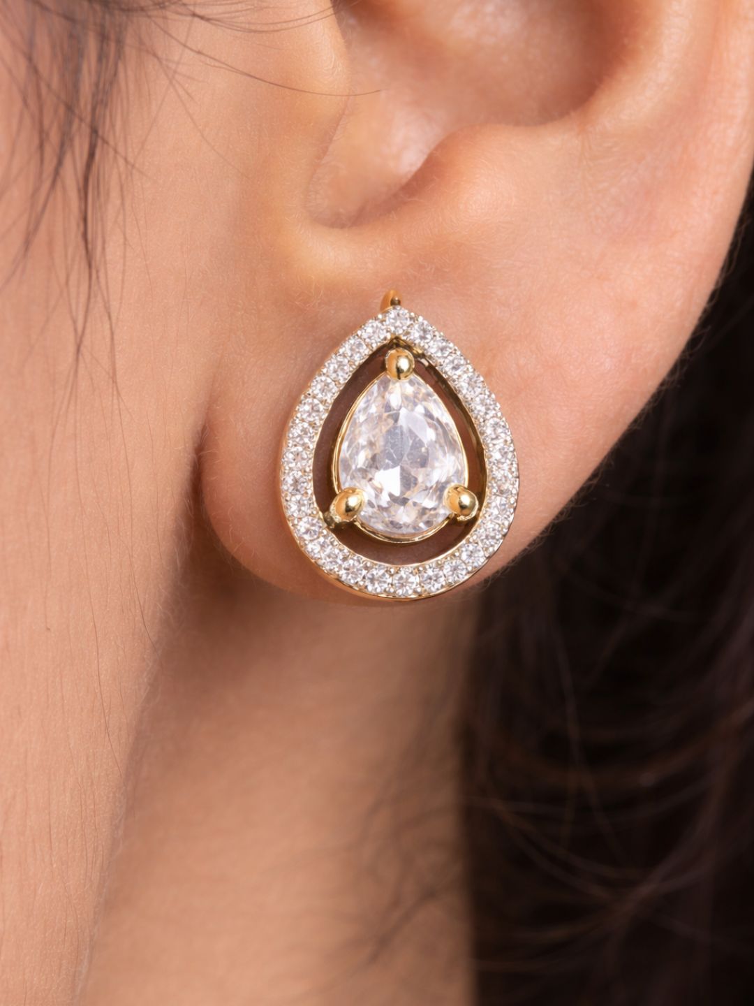 Alankrita Diamond earing & pendant stud