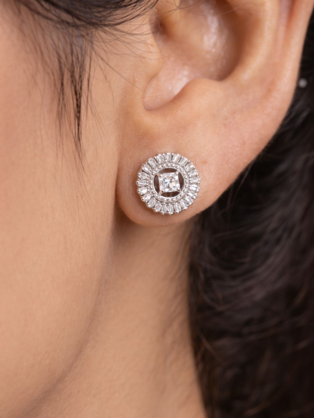 Alankrita Diamond earing & pendant stud