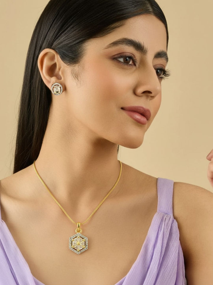 Antaara diamond earing & pendant stud