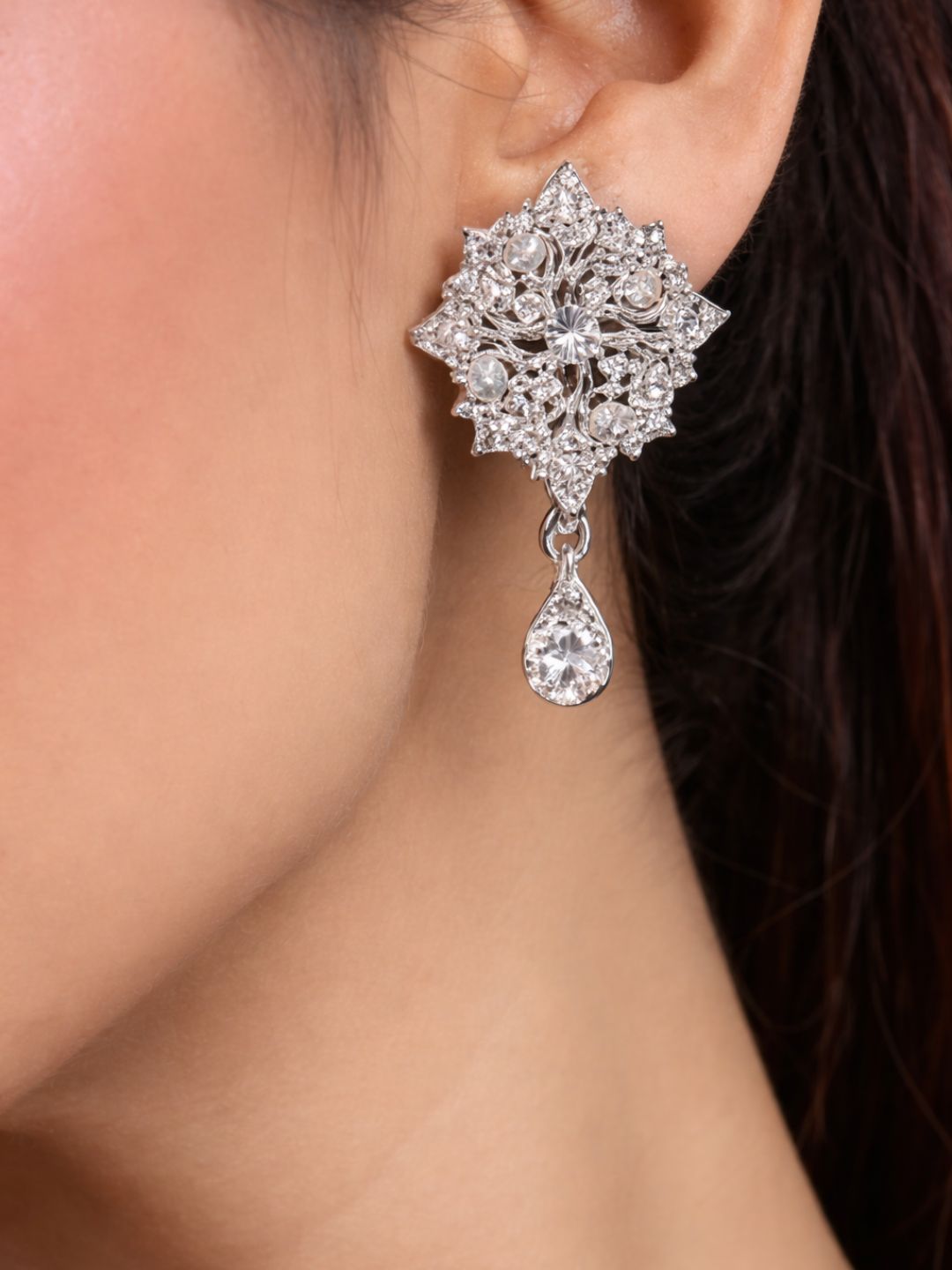 Nayra diamond pendant with earings set