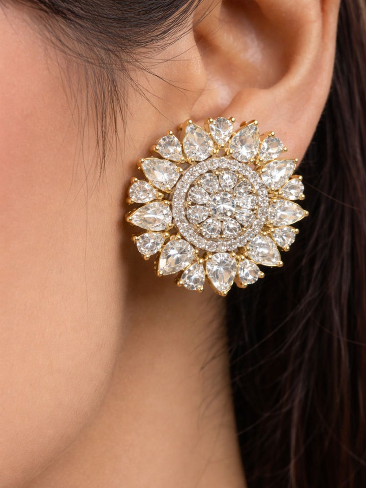 Nayra diamond pendant with earings set