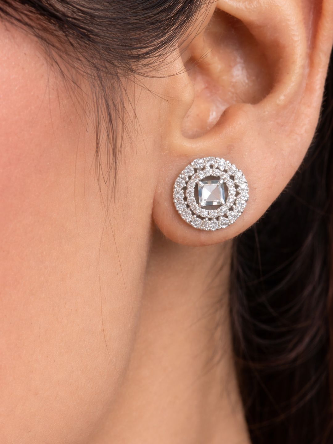 Alankrita Diamond earing & pendant stud