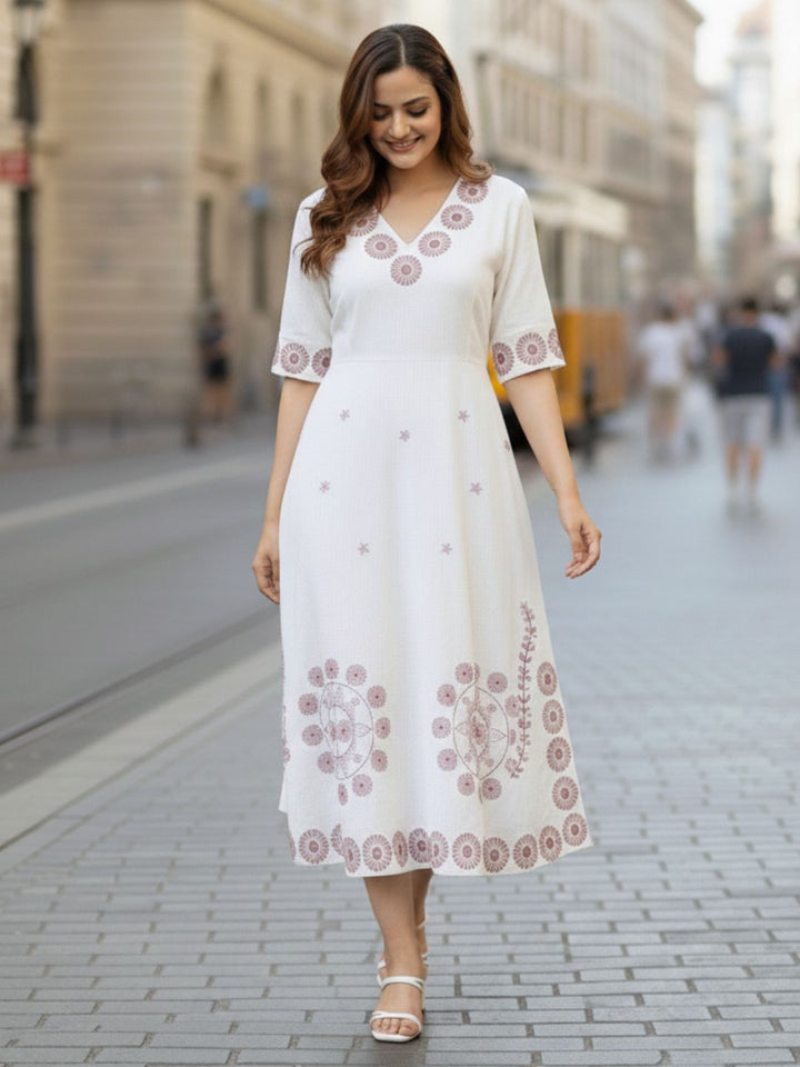 Viva daisy Embroidered Dress