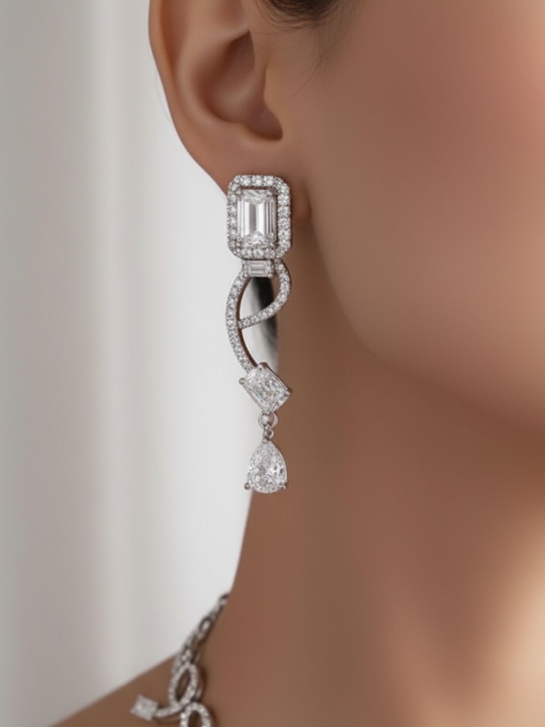 Antaara Diamond Necklace with Earings