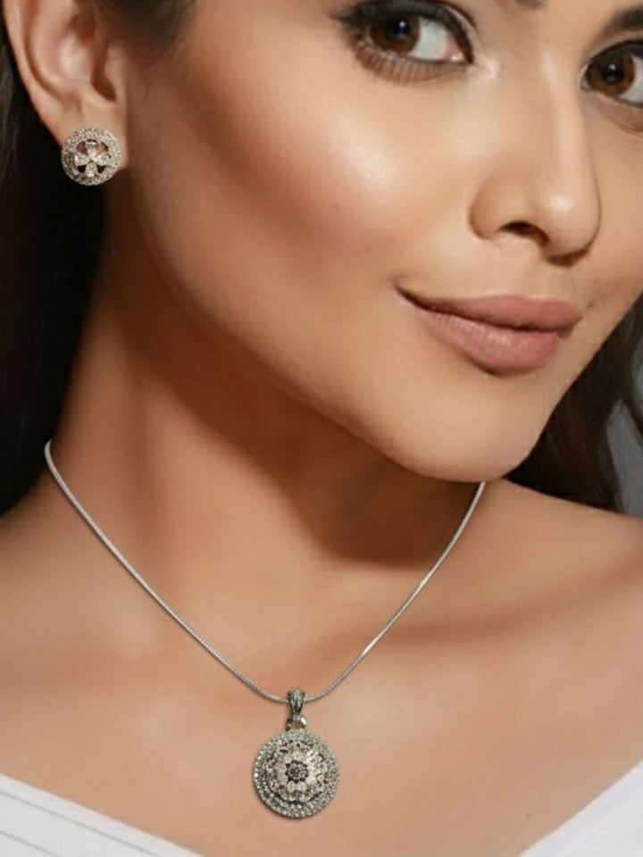 Savana Diamond Earing & Pendant Set