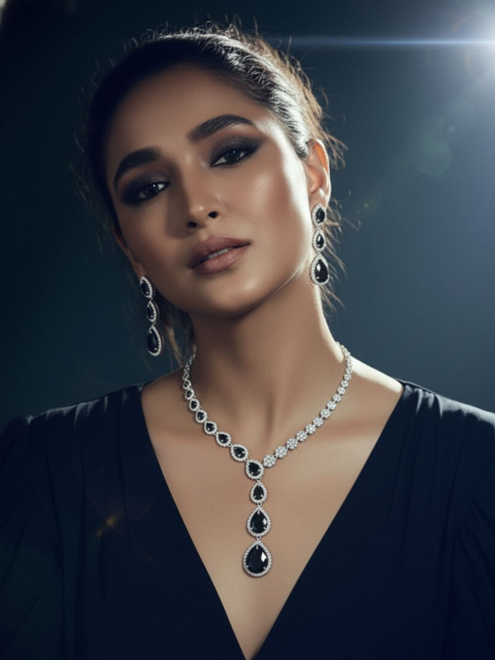 Antaara Diamond Necklace with Earings