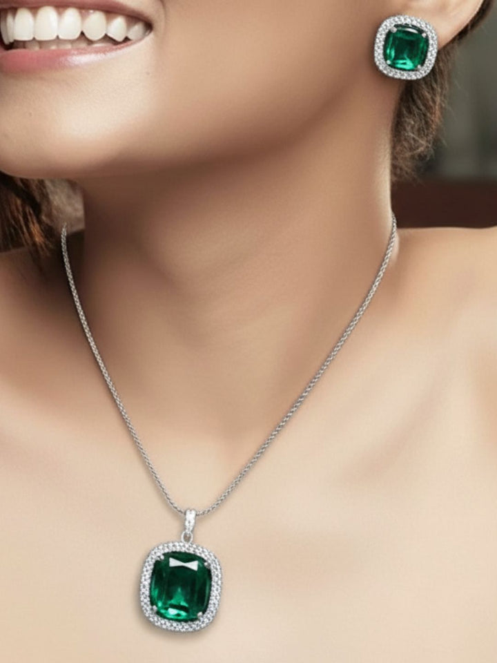 Savana Diamond Earing & Pendant Set