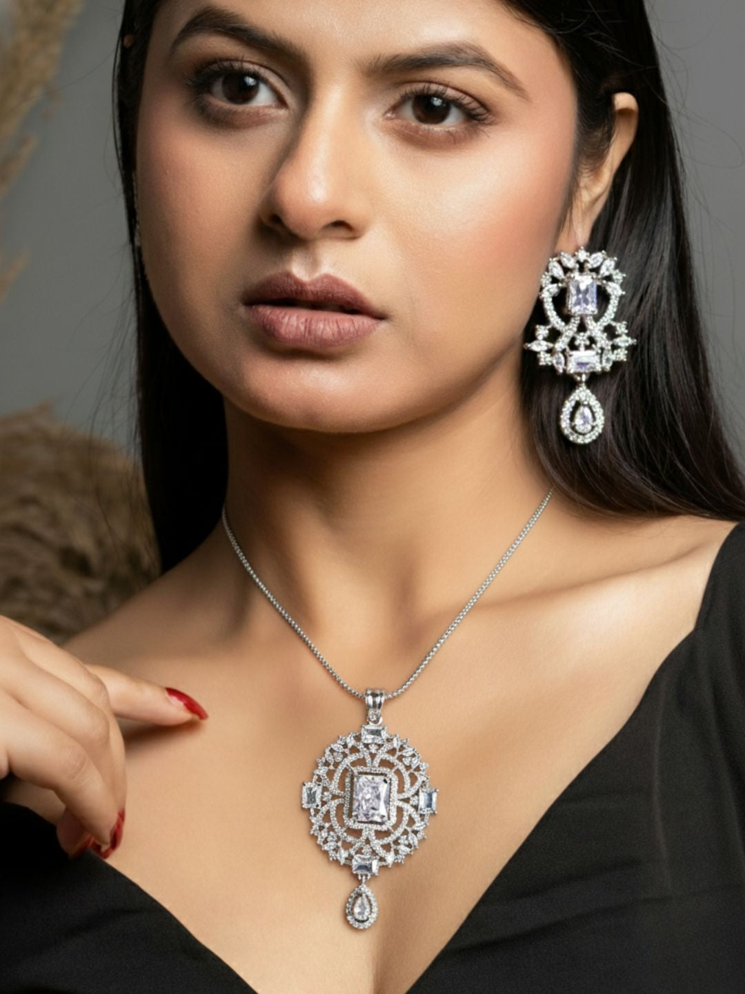 Savana Diamond Earing & Pendant Set