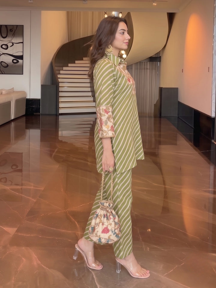 Akshara Pea Printed Co-Ord Set (Comes With Potli)