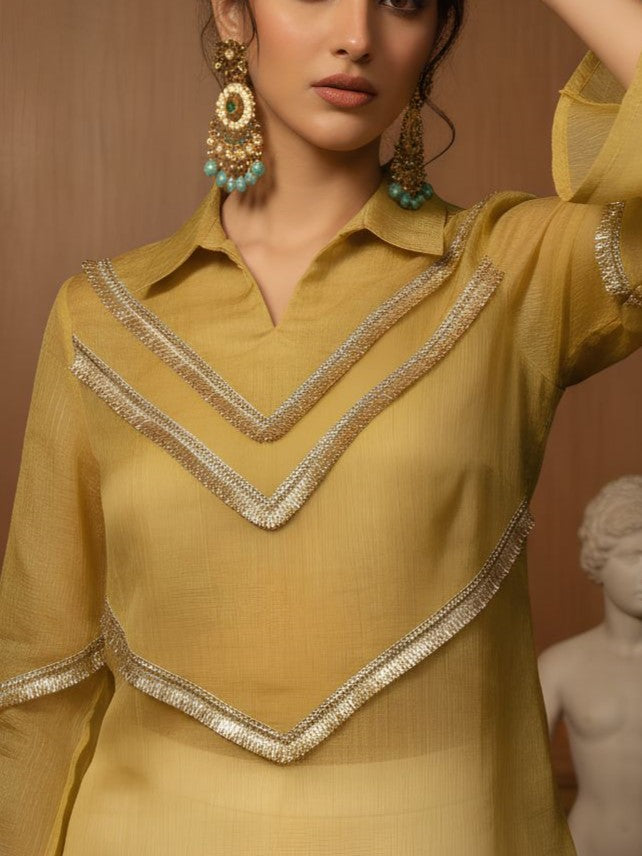 Avira amber festive shirt