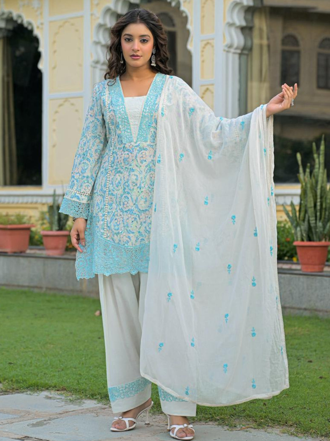 Dagdai Yin Embroidery Cotton Suit Set