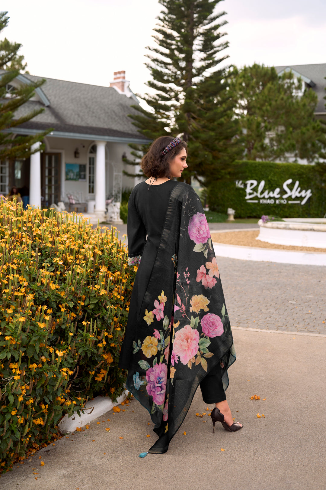 Akya Jade Embroidery Cotton Suit Set