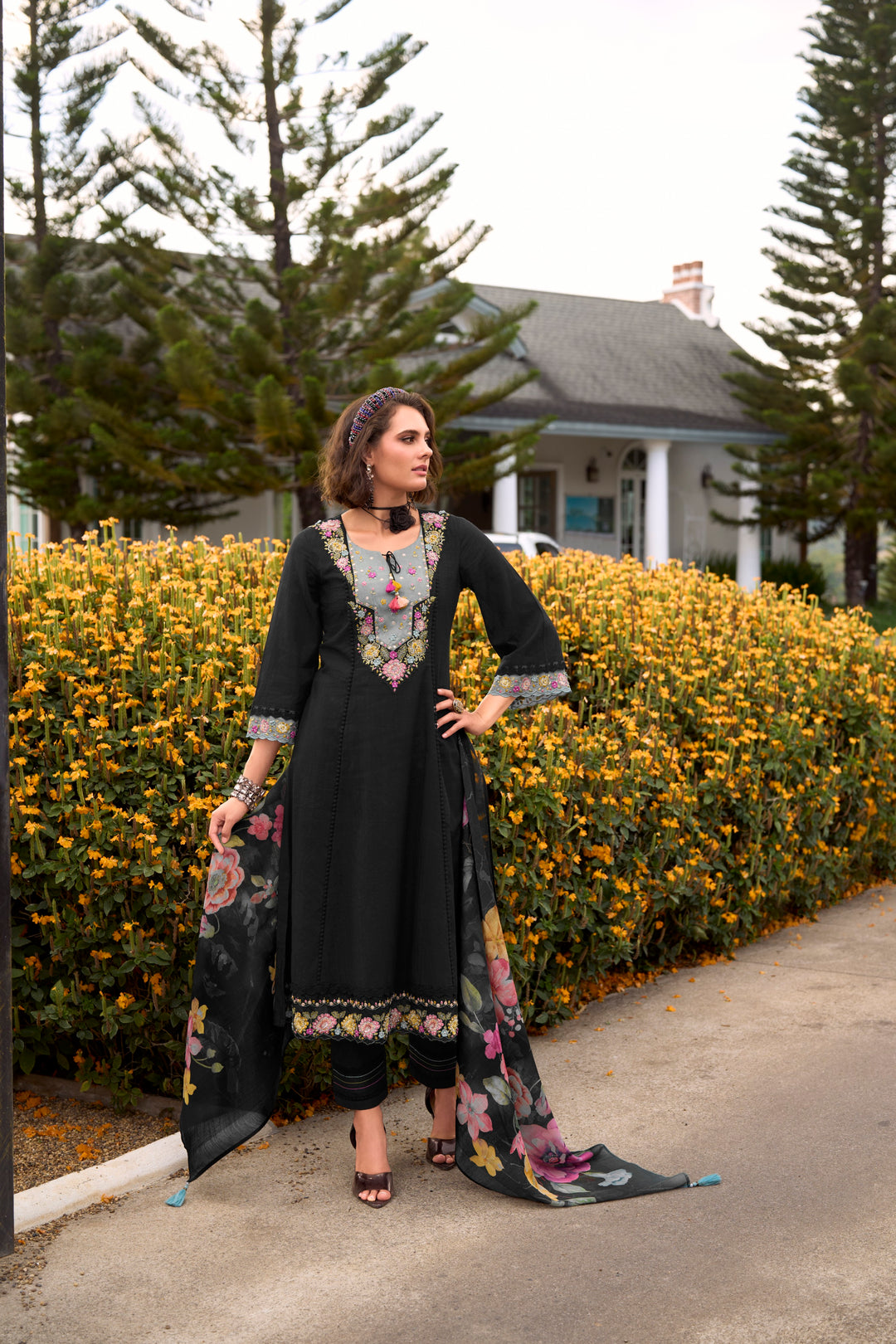 Akya Jade Embroidery Cotton Suit Set