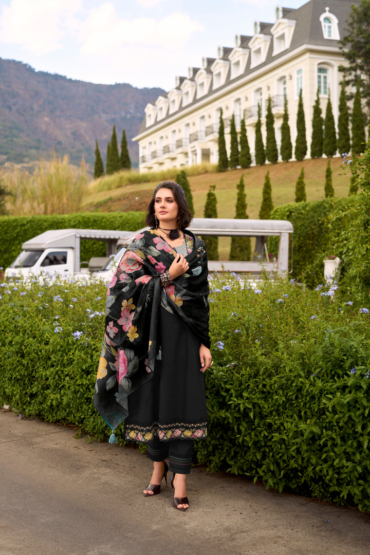 Akya Jade Embroidery Cotton Suit Set