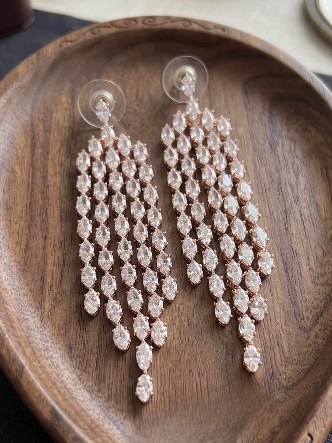 EAR-A00137-WHITE_2
