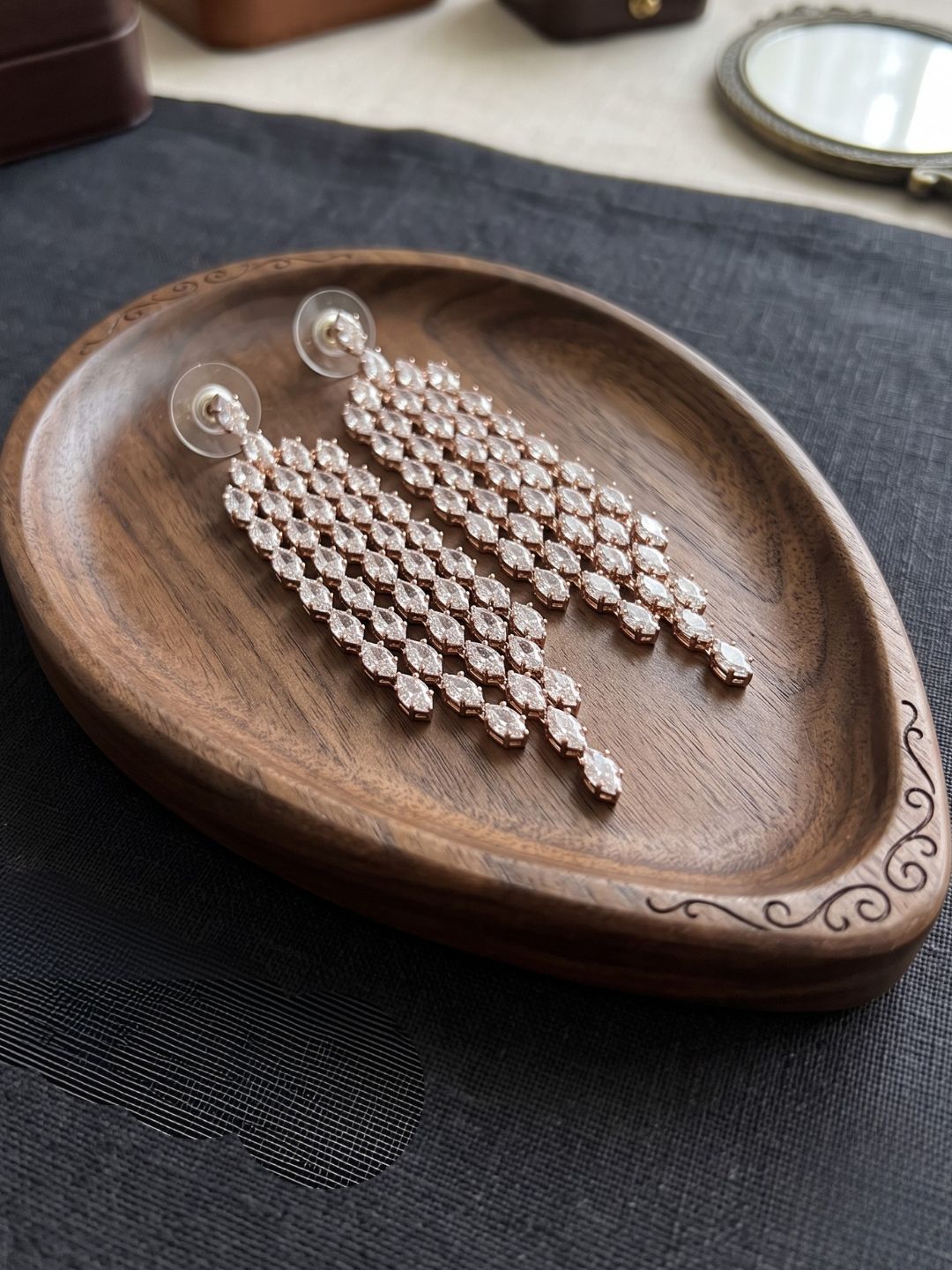 EAR-A00137-WHITE_3