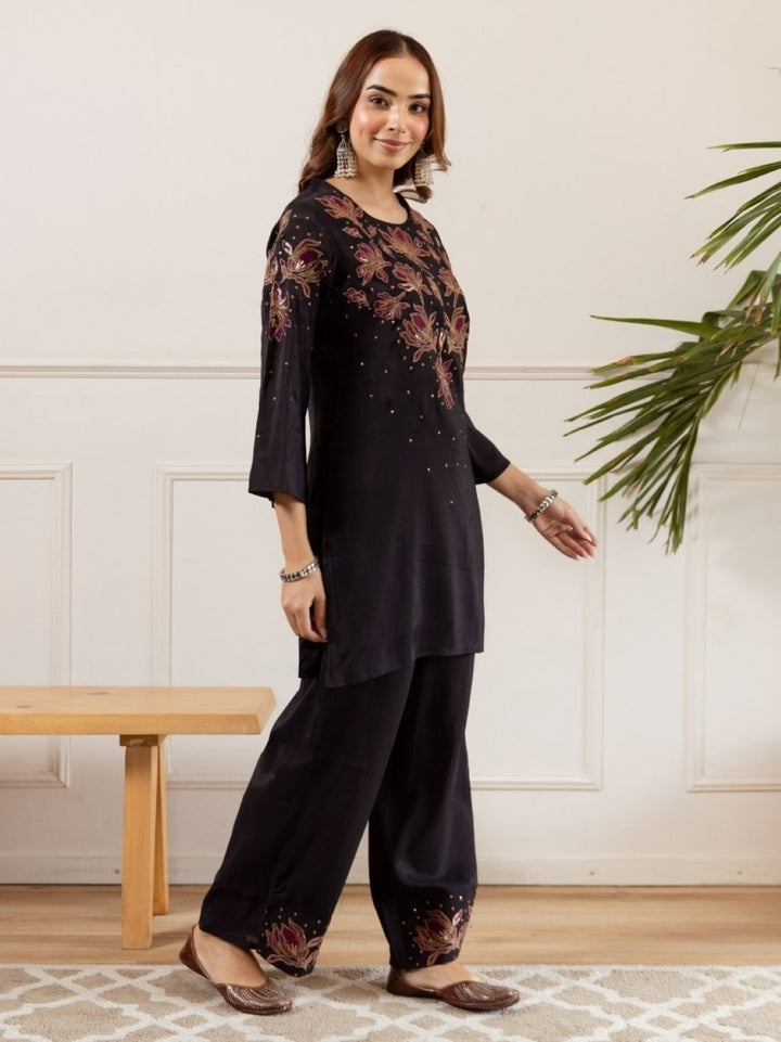 Kamli raven embroidery co-ord set