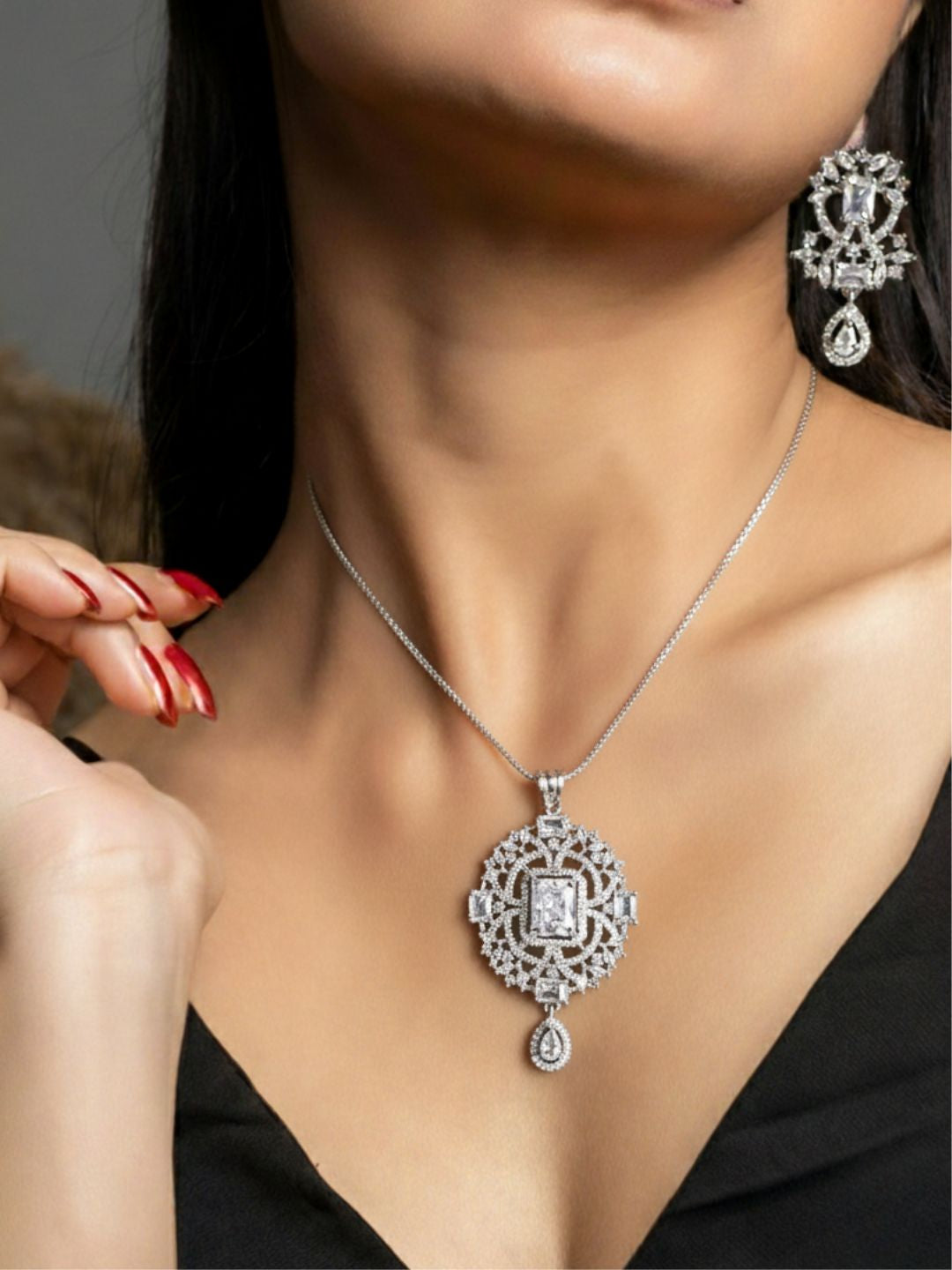 Savana Diamond Earing & Pendant Set