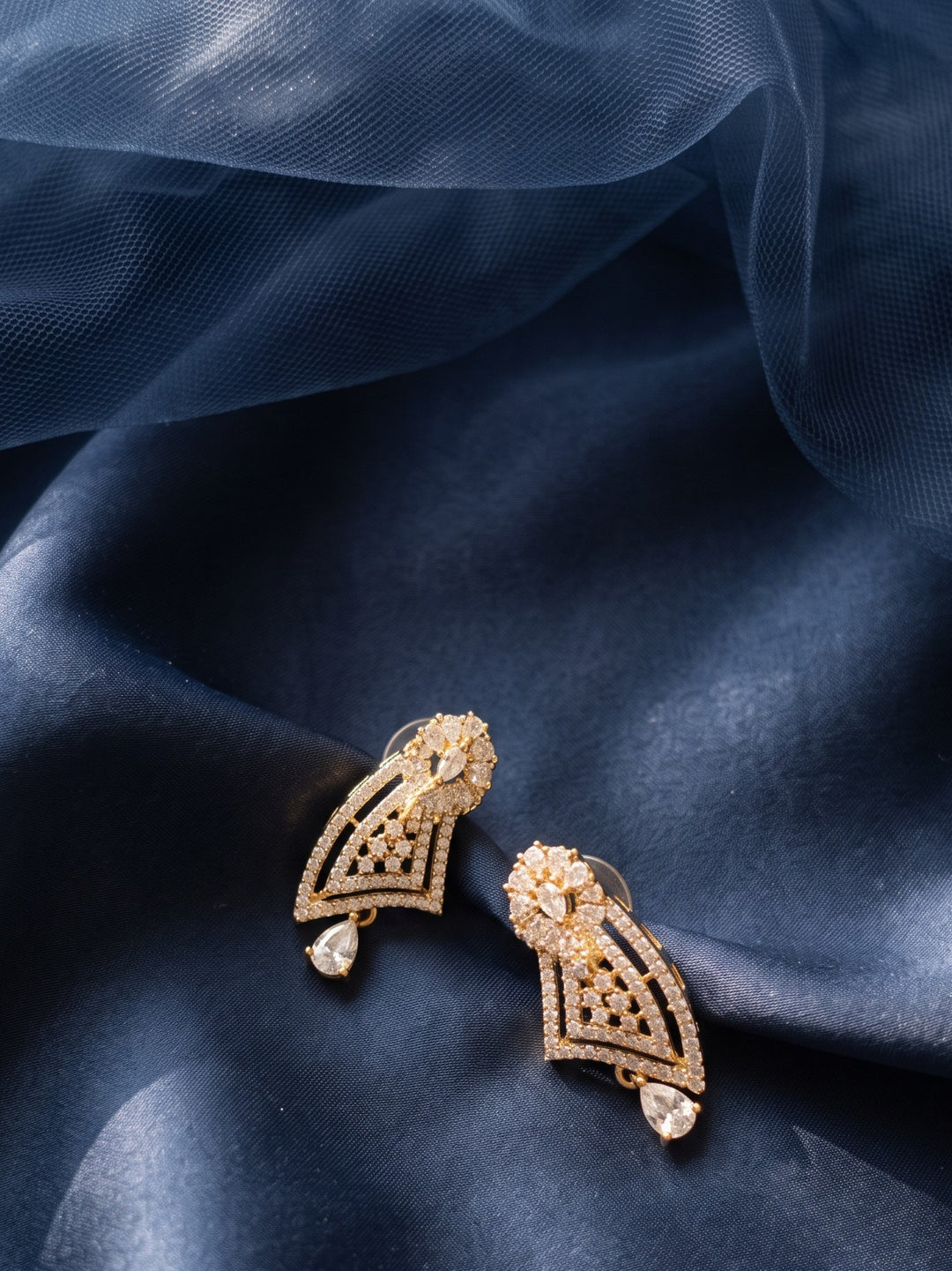 Zarika Unique Diamond Pendant Chain With Earring