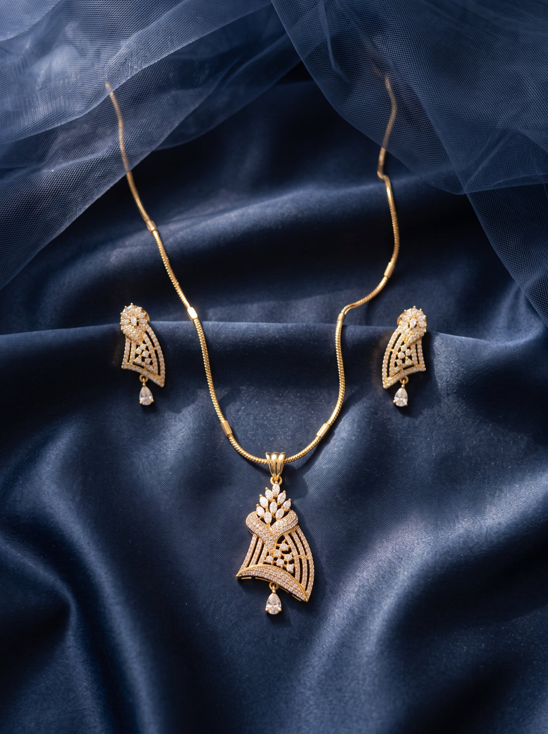 Zarika Unique Diamond Pendant Chain With Earring