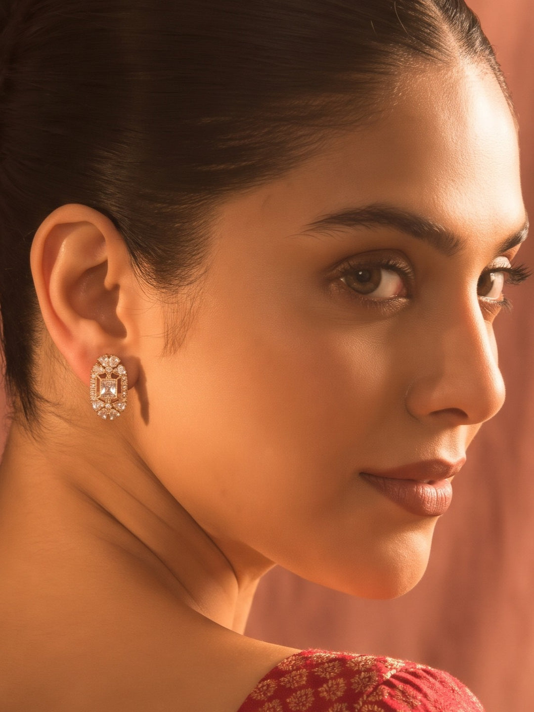 Zarika White Crystal Pendant Chain With Earring