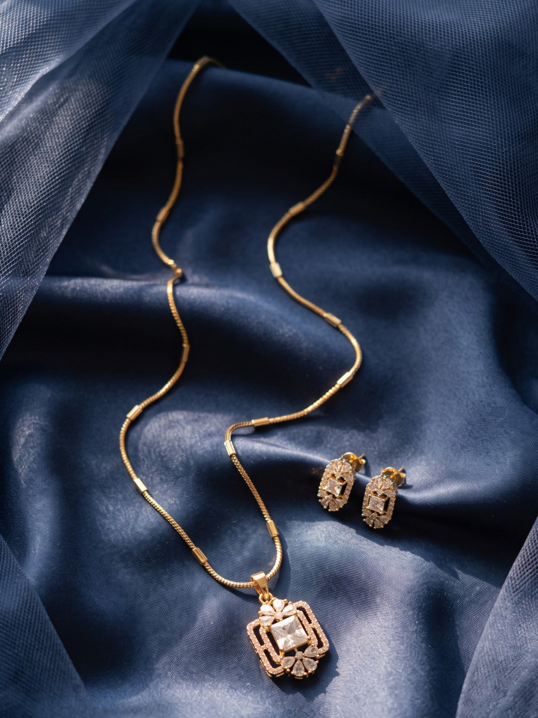 Zarika White Crystal Pendant Chain With Earring
