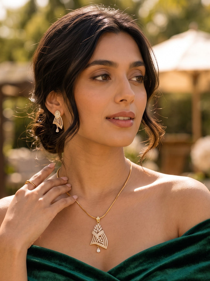 Zarika Unique Diamond Pendant Chain With Earring