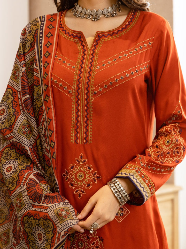 Karen cadmium embroidery cotton suit set