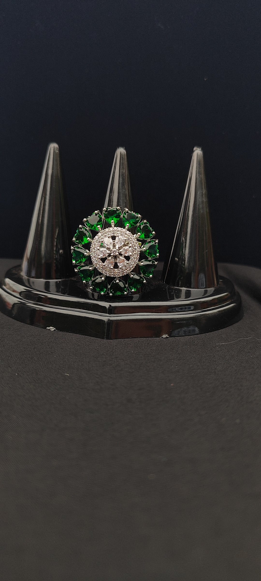 Antaara Emerald Diamond Ring