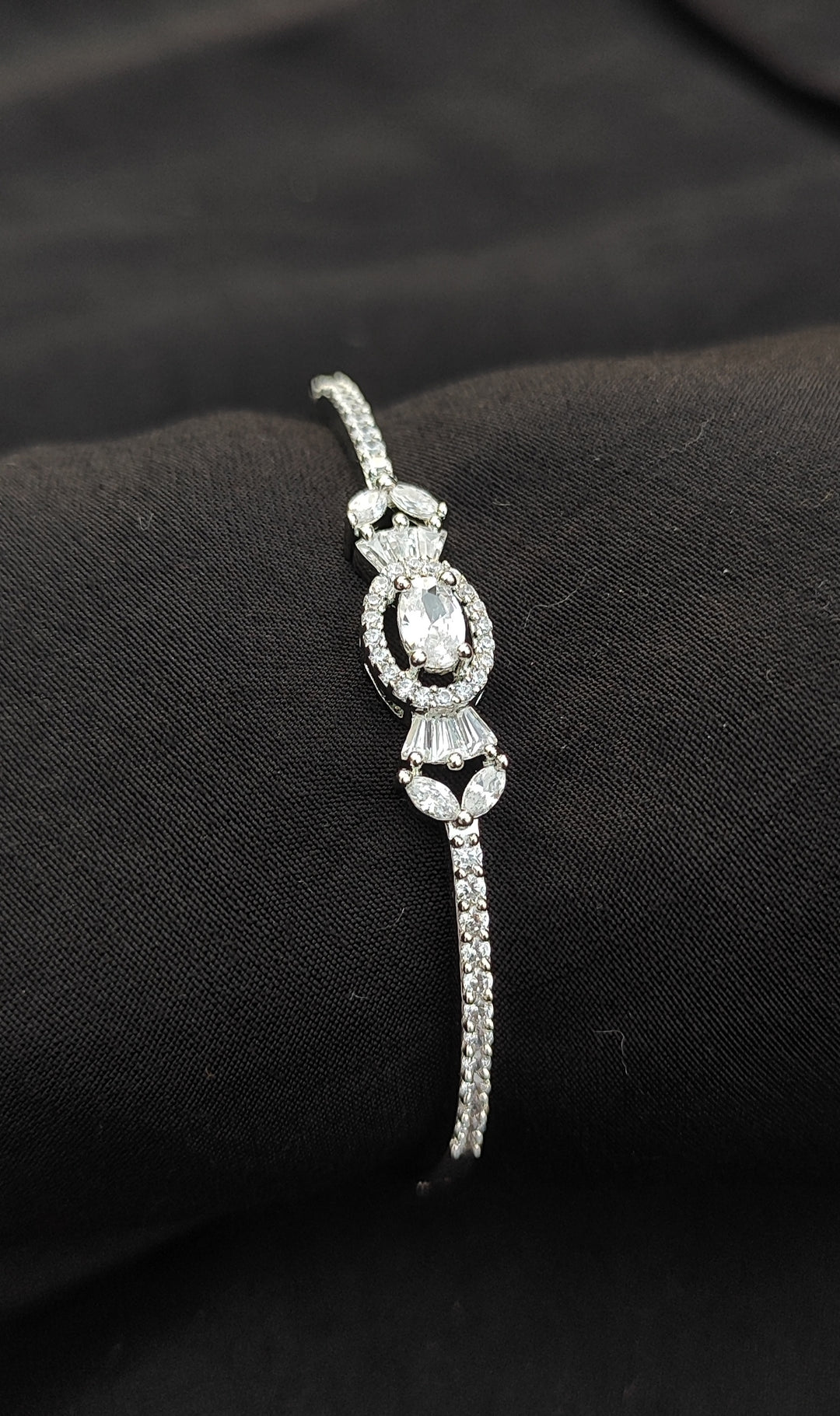 ANTAARA DELICATE DIAMOND BRACELET