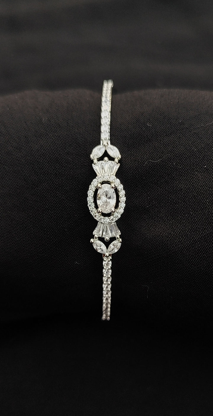 ANTAARA DELICATE DIAMOND BRACELET